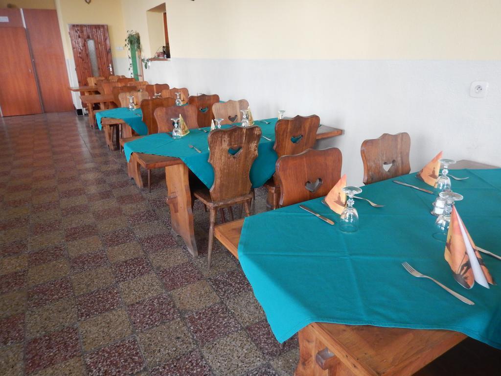 Penzion A Restauracia Pod Hradom, Turna Nad Bodvou Exteriér fotografie