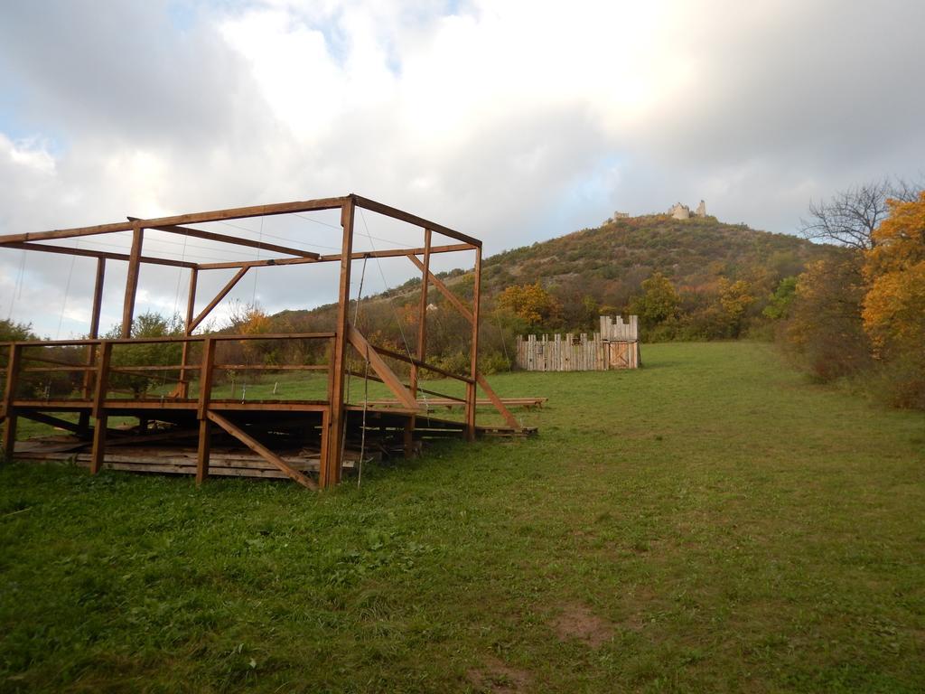 Penzion A Restauracia Pod Hradom, Turna Nad Bodvou Exteriér fotografie