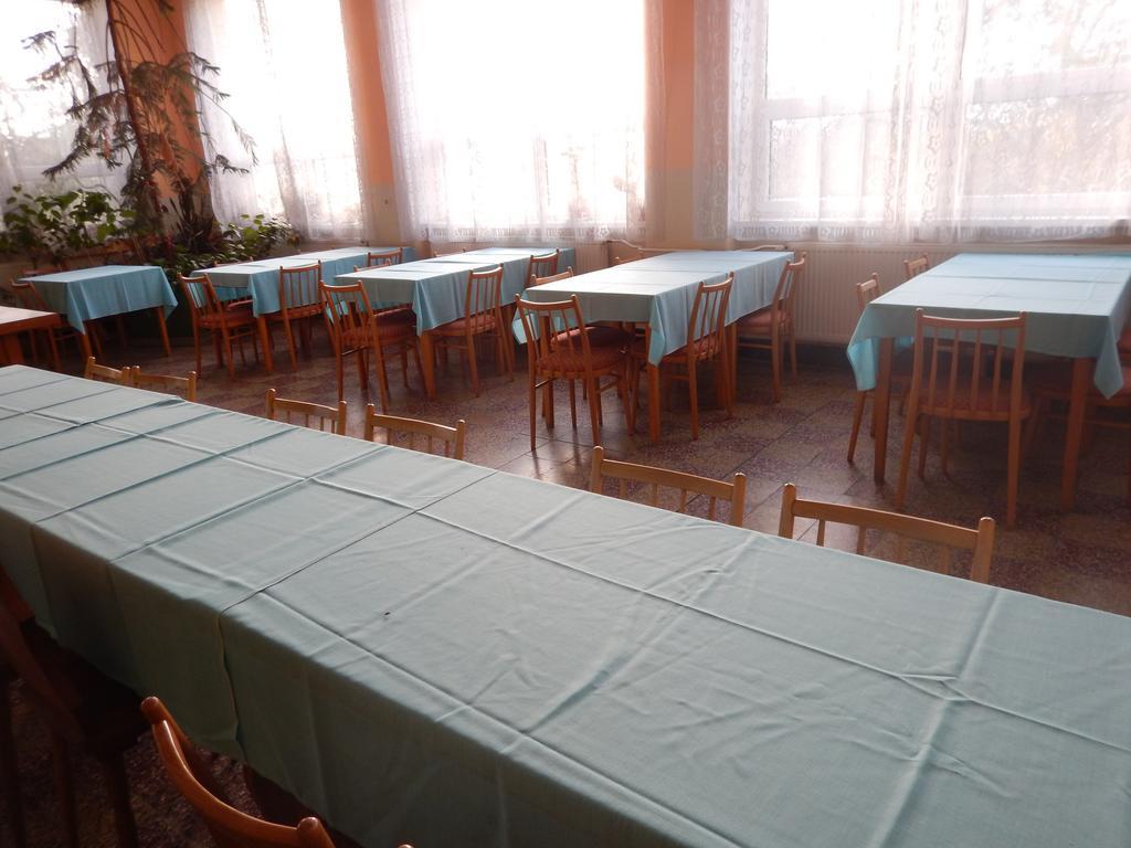 Penzion A Restauracia Pod Hradom, Turna Nad Bodvou Exteriér fotografie